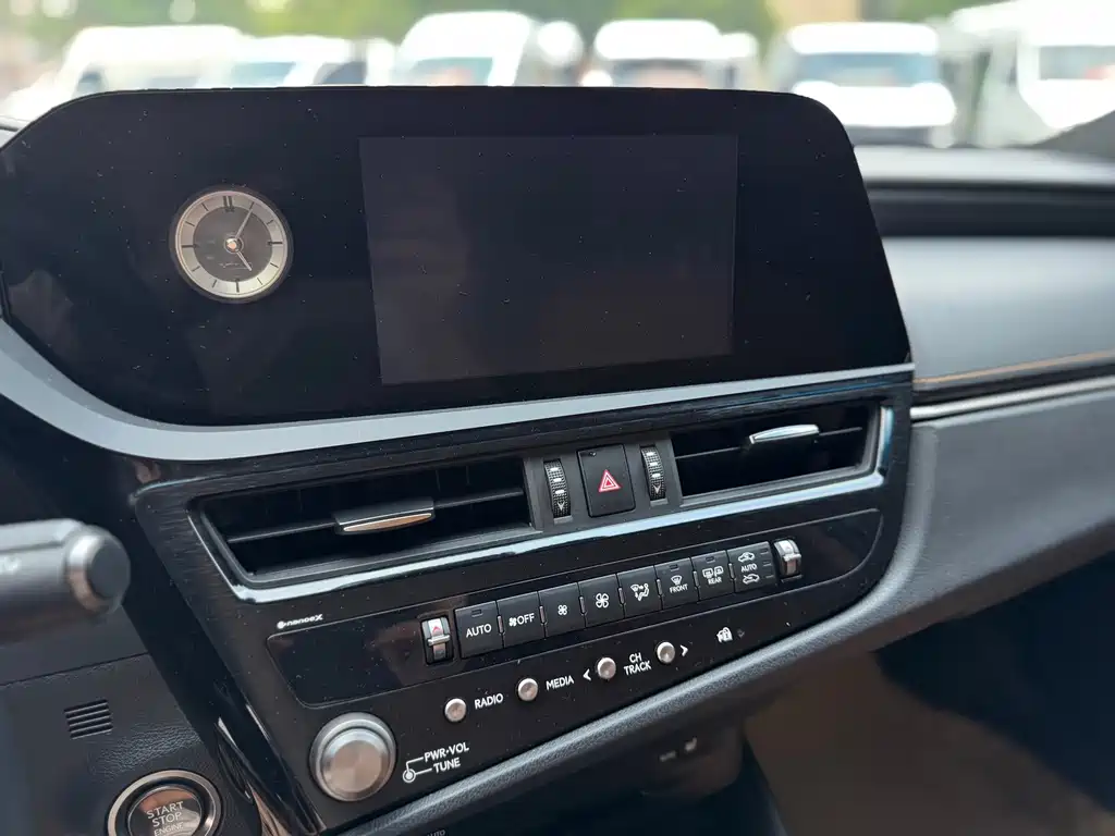 Lexus ES — миниатюра 12
