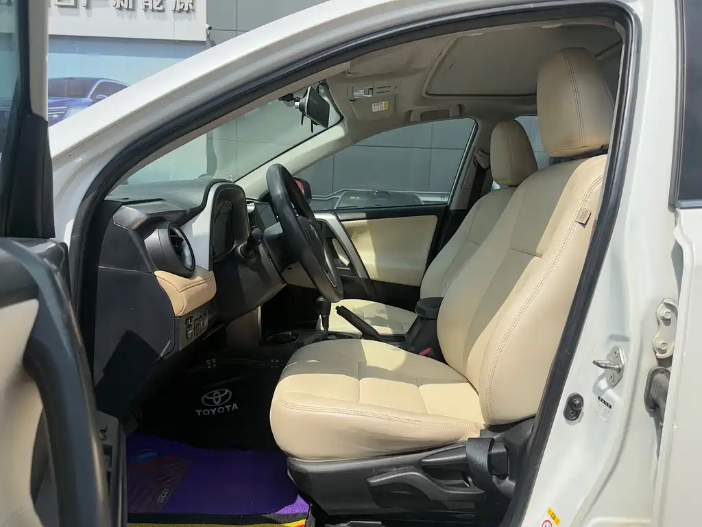 Toyota RAV4 — миниатюра 5