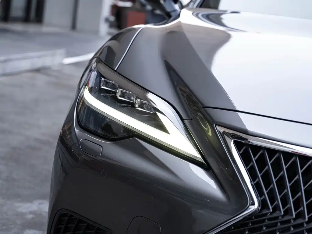 Lexus LS — миниатюра 6