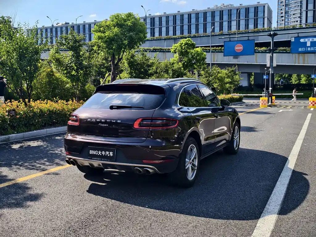 Porsche Macan — миниатюра 4