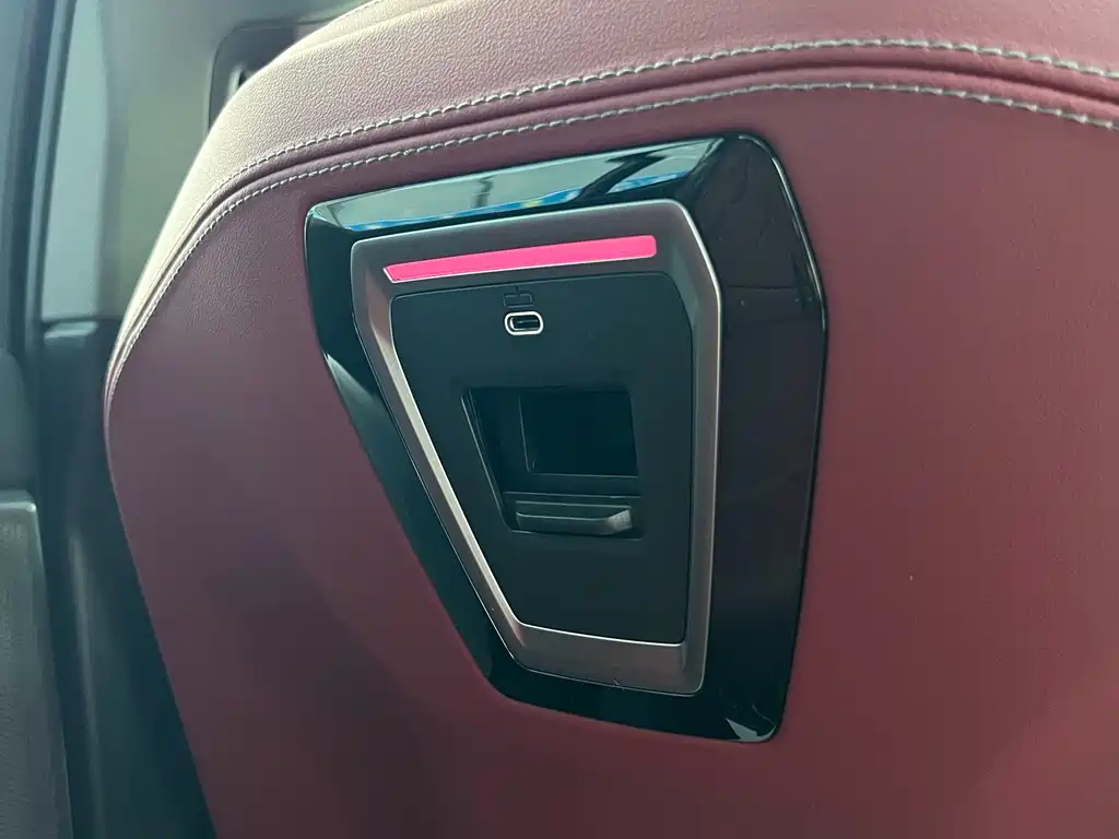 BMW 5 Series — миниатюра 12