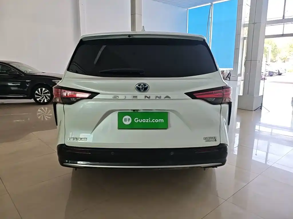 Toyota Sienna — миниатюра 6