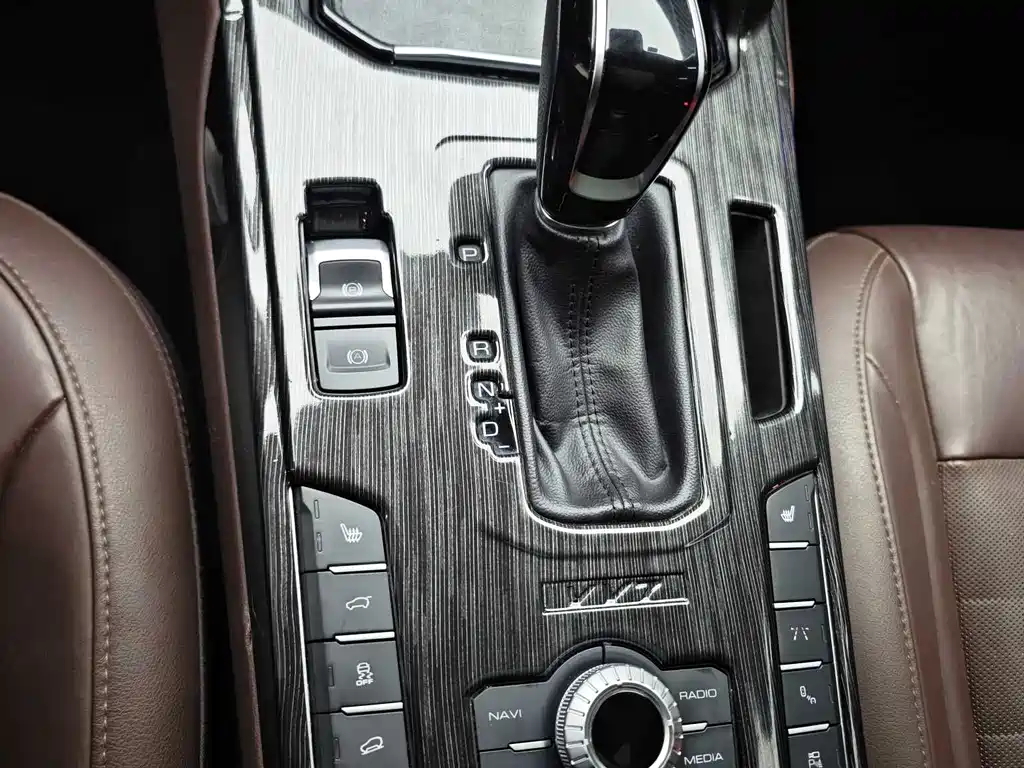 WEI PAI WEI BRAND VV7