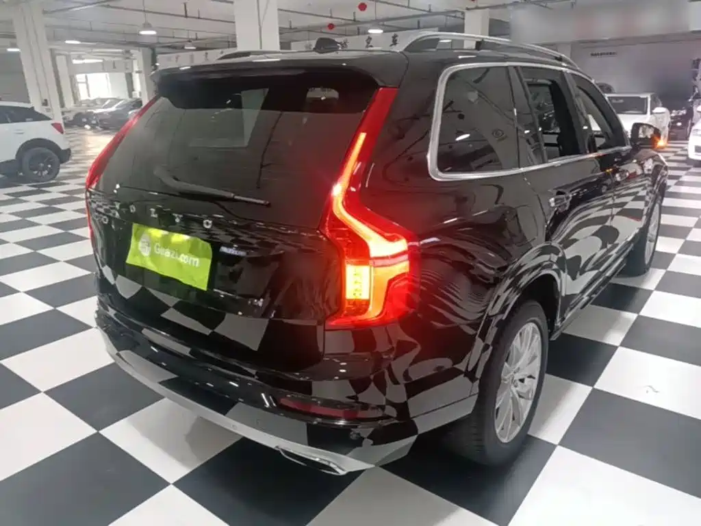 Volvo XC90 2017 T6 5 мест