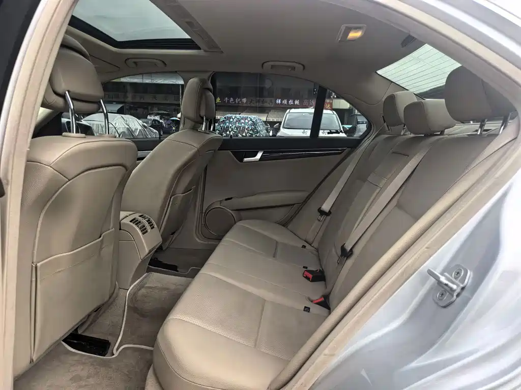 Mercedes-Benz C-Class — миниатюра 7