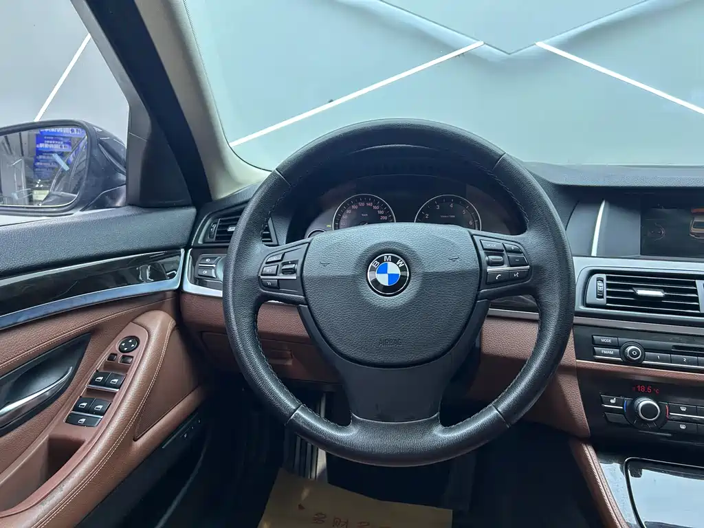 BMW 5 Series — миниатюра 11