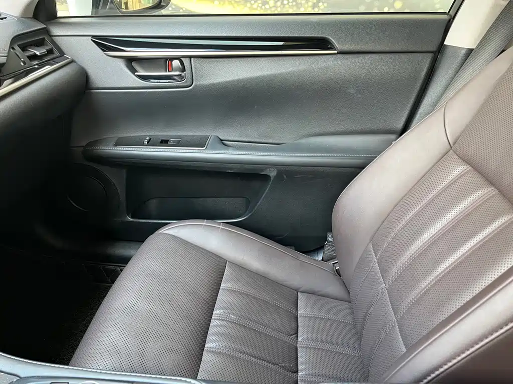 Lexus ES — миниатюра 12