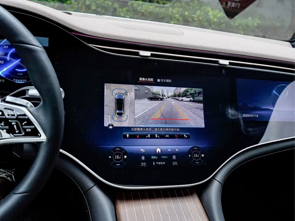 Mercedes-Benz EQS — миниатюра 13