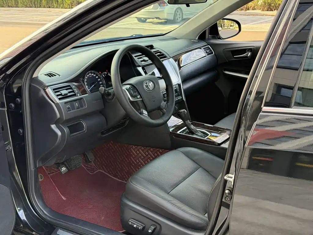 Toyota Camry — миниатюра 8