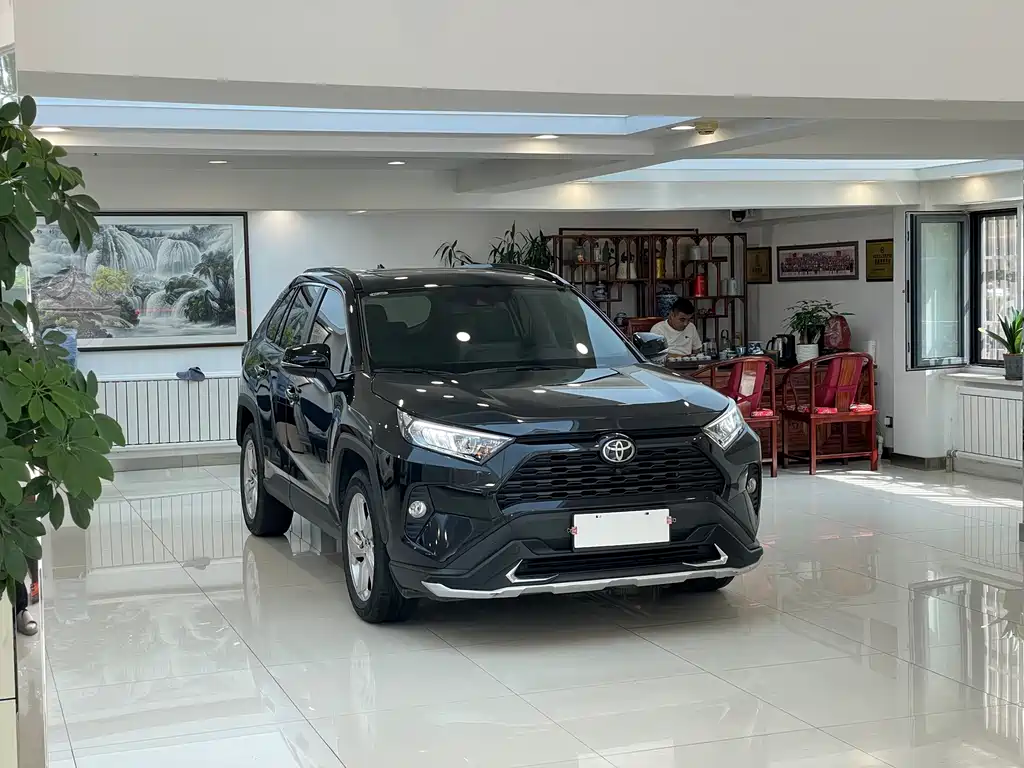 Toyota RAV4 — миниатюра 3