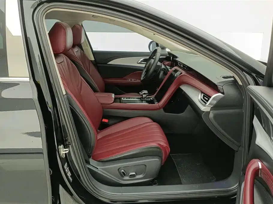 Hongqi H5 2025 2.0T AT
