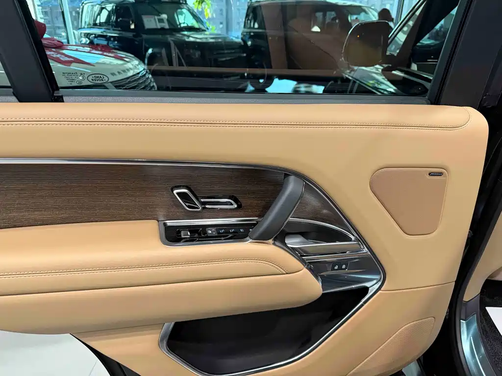 Land Rover Range Rover — миниатюра 14