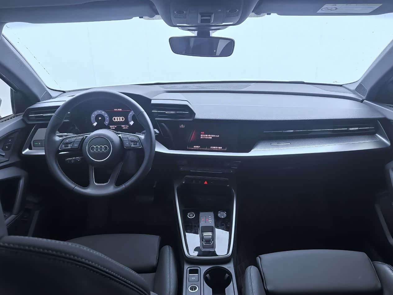 Audi A3 1.4 л 2023 г. Белый, пробег 33000 км