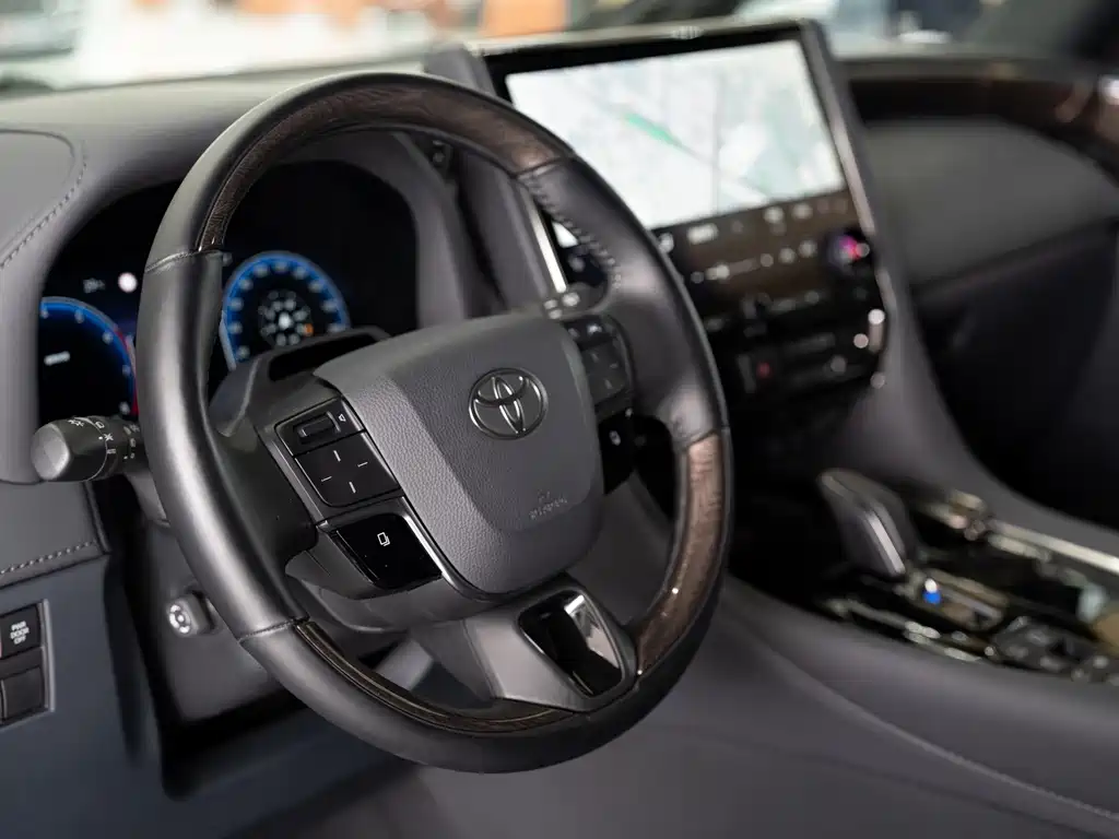 Toyota Alphard — миниатюра 4