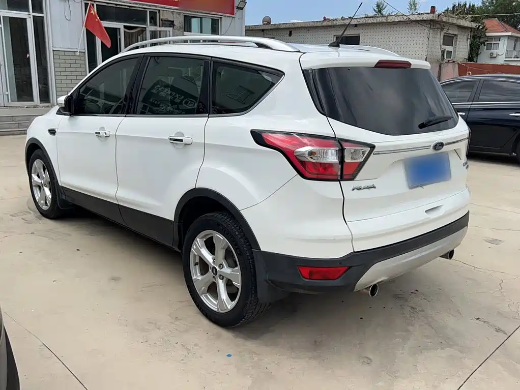 Ford Kuga — миниатюра 26