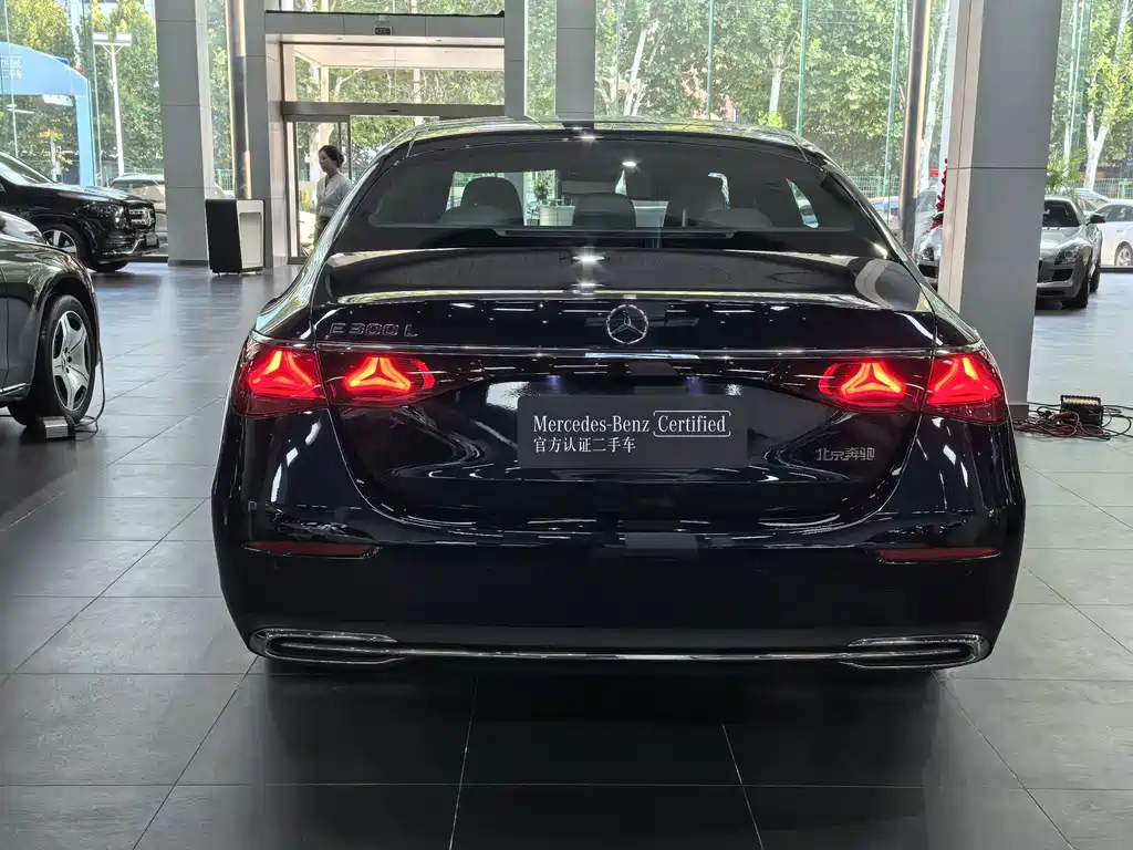 Mercedes-Benz E-Class — миниатюра 13