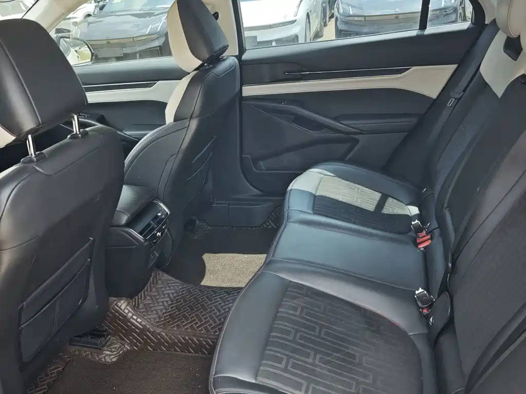 Ford Mondeo — миниатюра 7