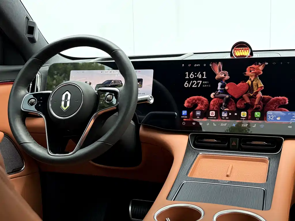 Aito M8 2025 Max+ 53.4kWh 5 мест (192 )