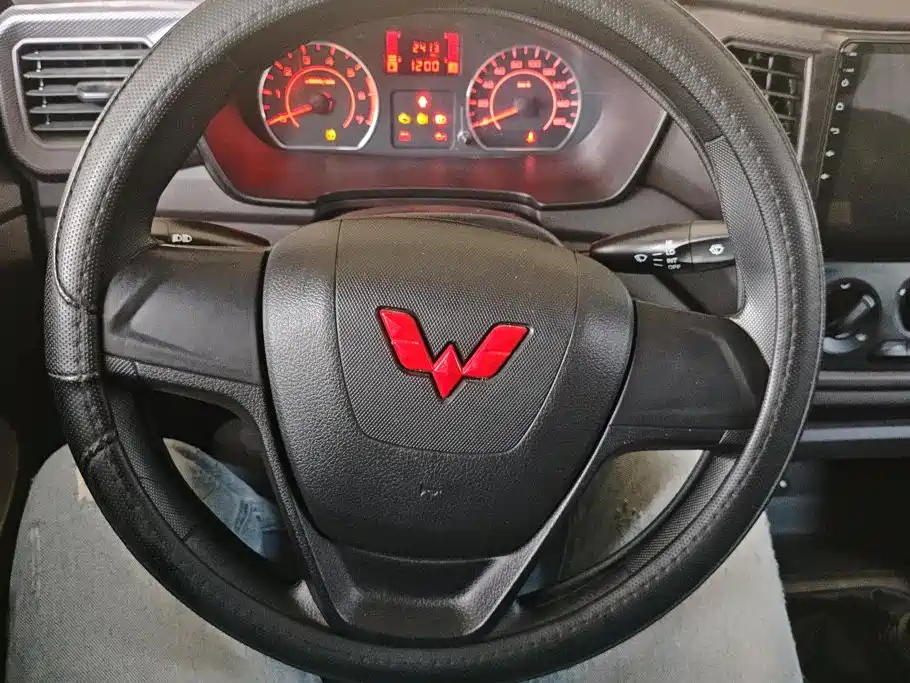 Wuling Hongguang V — миниатюра 15