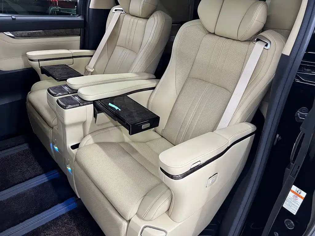 Toyota Vellfire — миниатюра 12