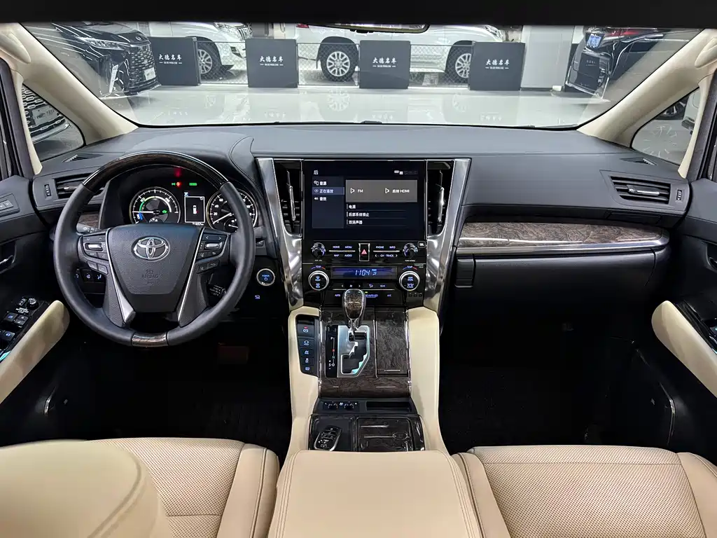 Toyota Vellfire — миниатюра 16