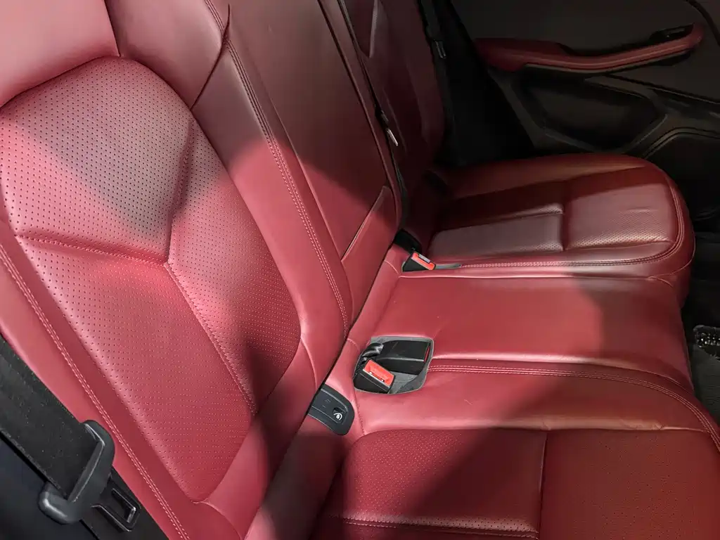 Porsche Macan — миниатюра 9