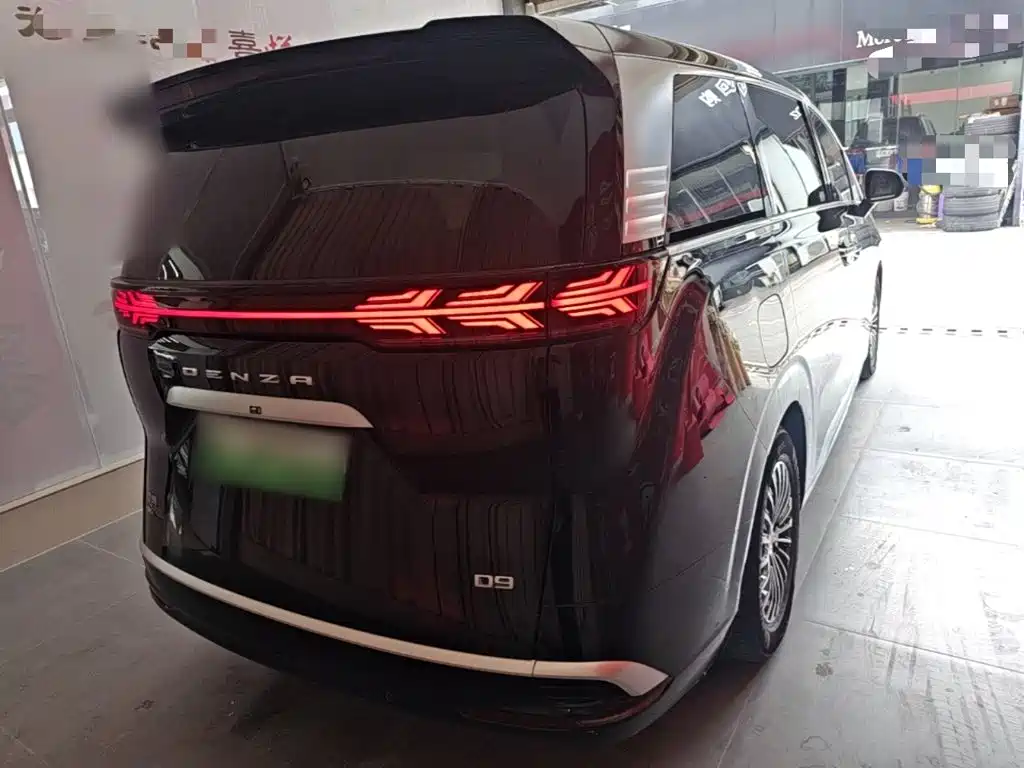 Denza D9 2022 DM-i 1040 Luxury