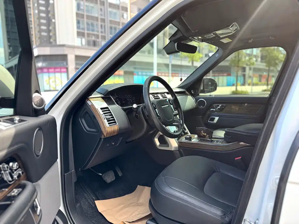 Land Rover Range Rover — миниатюра 4