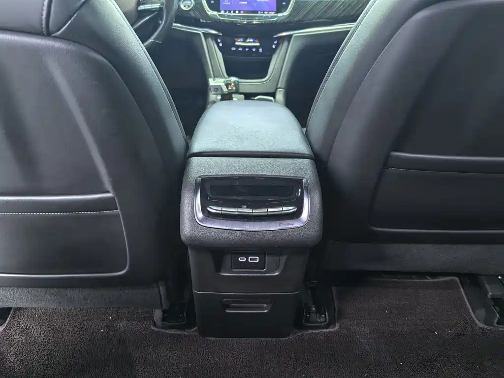 Cadillac XT6 — миниатюра 12