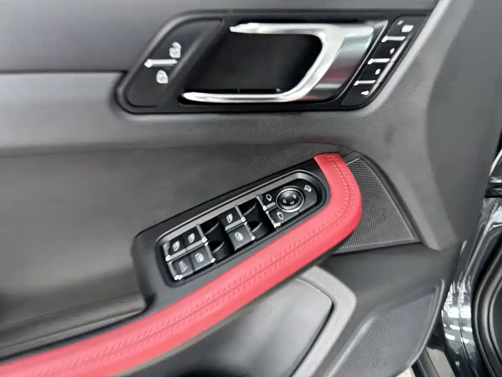 Porsche Macan — миниатюра 10