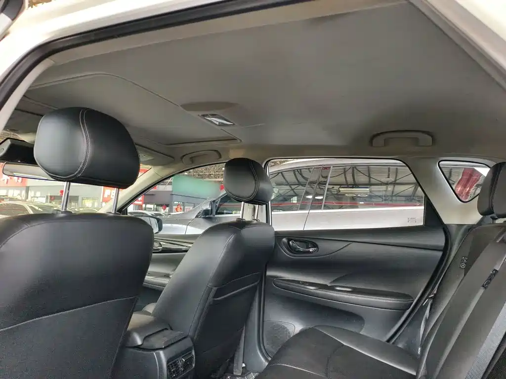 Nissan Tiida — миниатюра 16