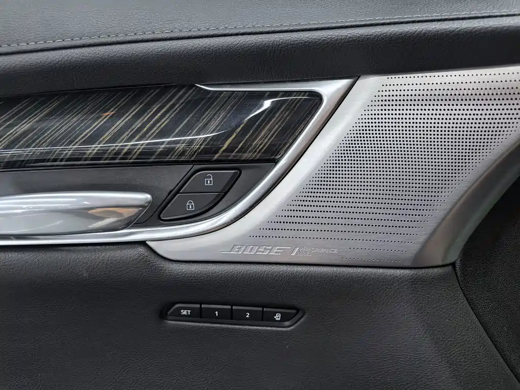 Cadillac XT6 — миниатюра 8