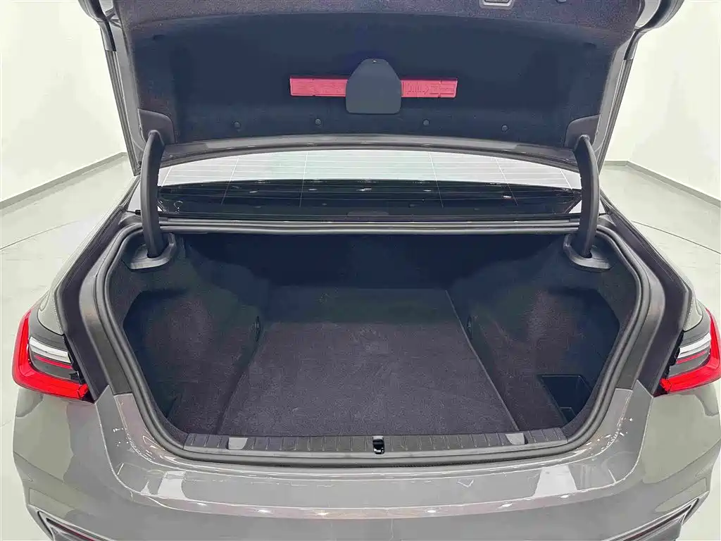 BMW 7 Series — миниатюра 27