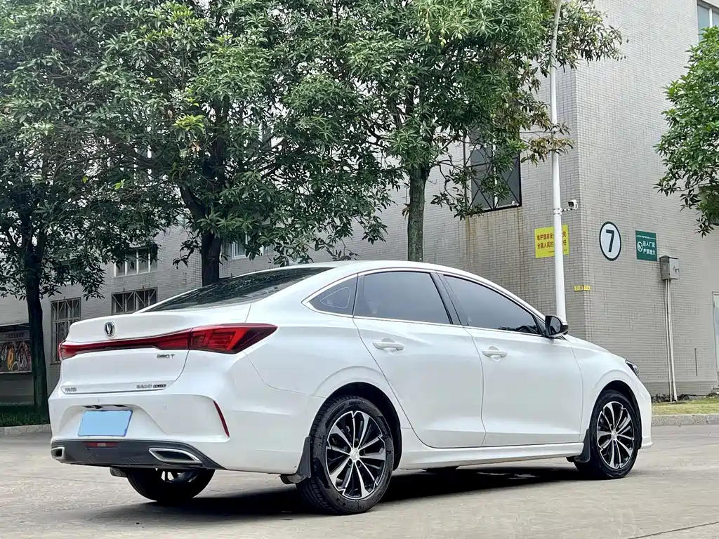Changan Eado — миниатюра 4