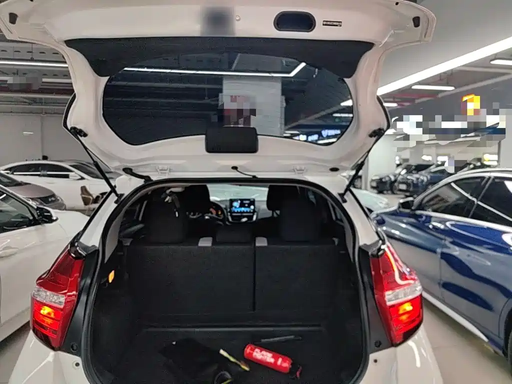 Toyota Yaris L — миниатюра 19