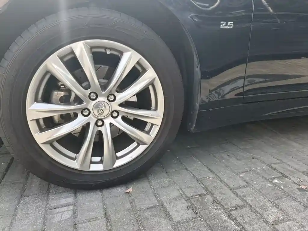 Infiniti Q70 — миниатюра 7
