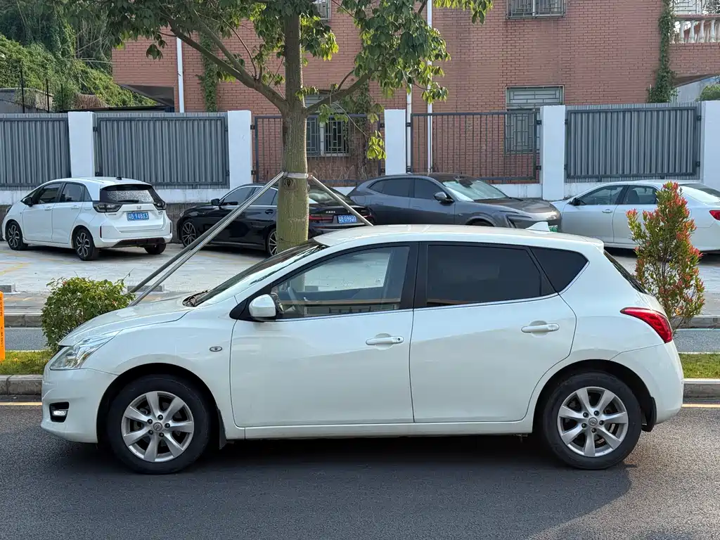 Nissan Tiida — миниатюра 6