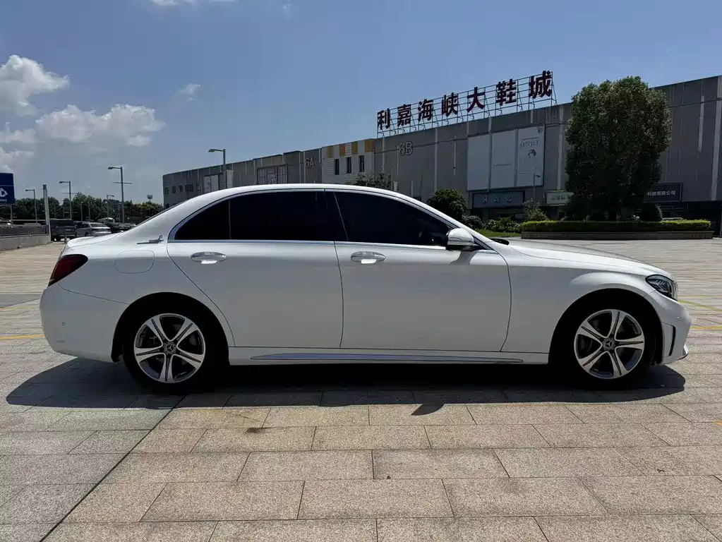Mercedes-Benz C-Class — миниатюра 8