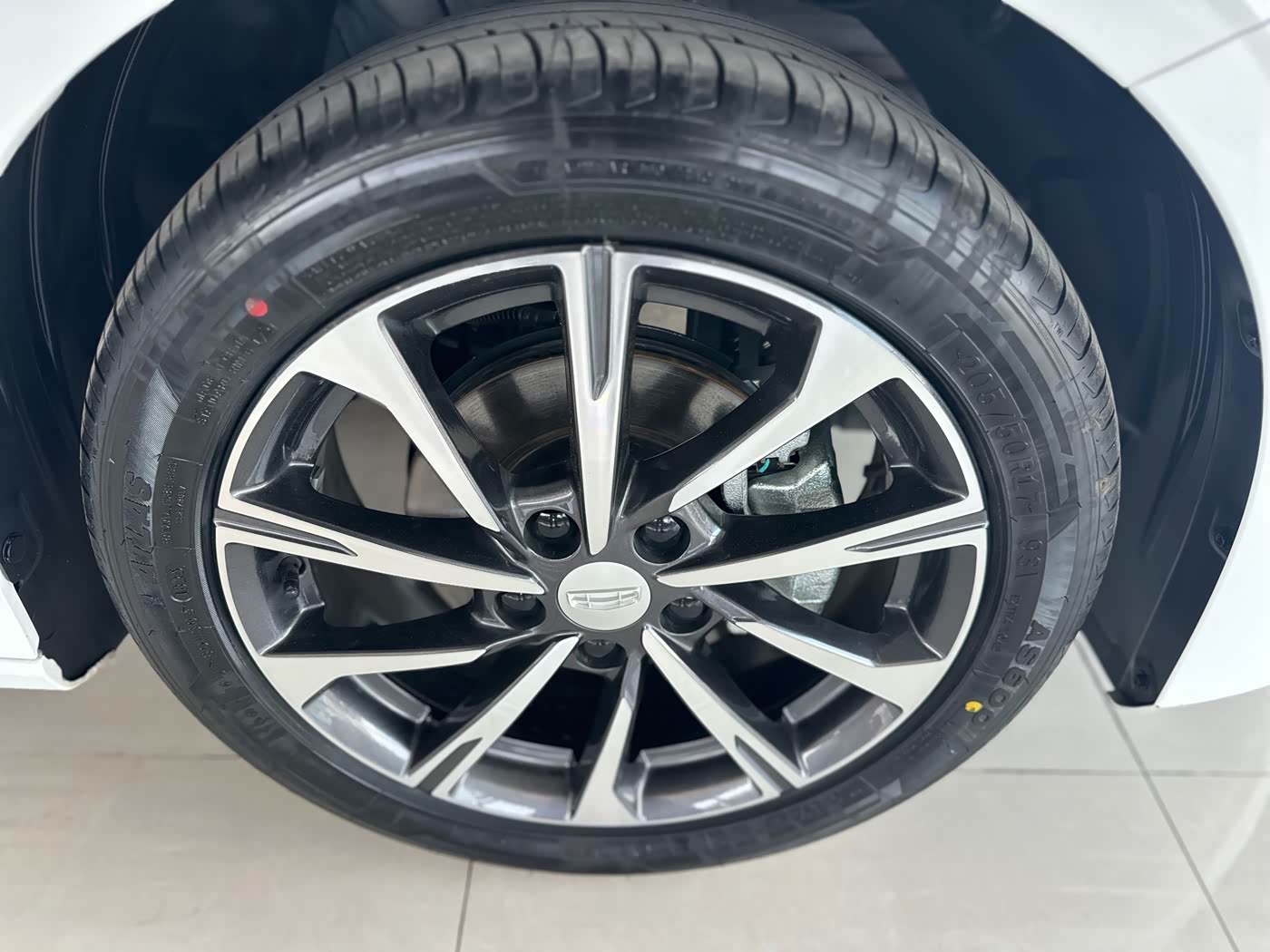 Geely Emgrand 1.5 л 2025 г. Белый, пробег 900 км