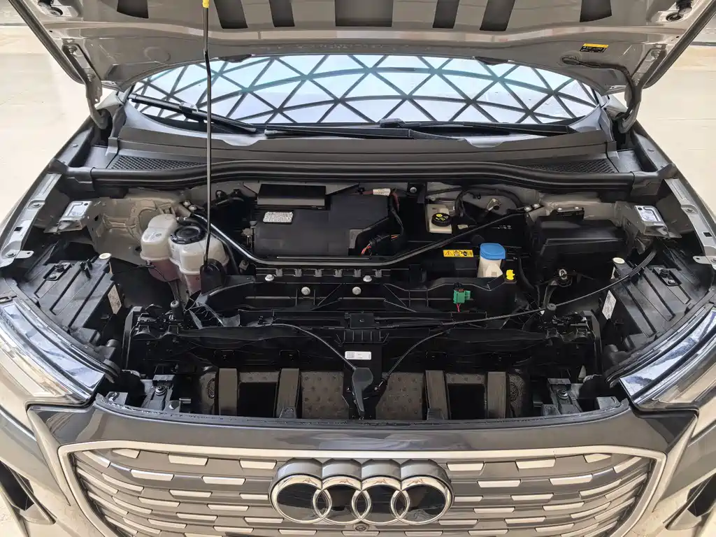 Audi Q4 e-tron — миниатюра 8