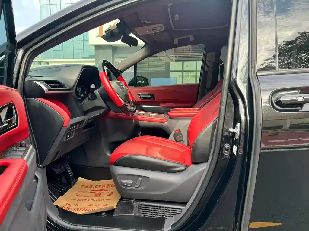 Toyota Sienna — миниатюра 6