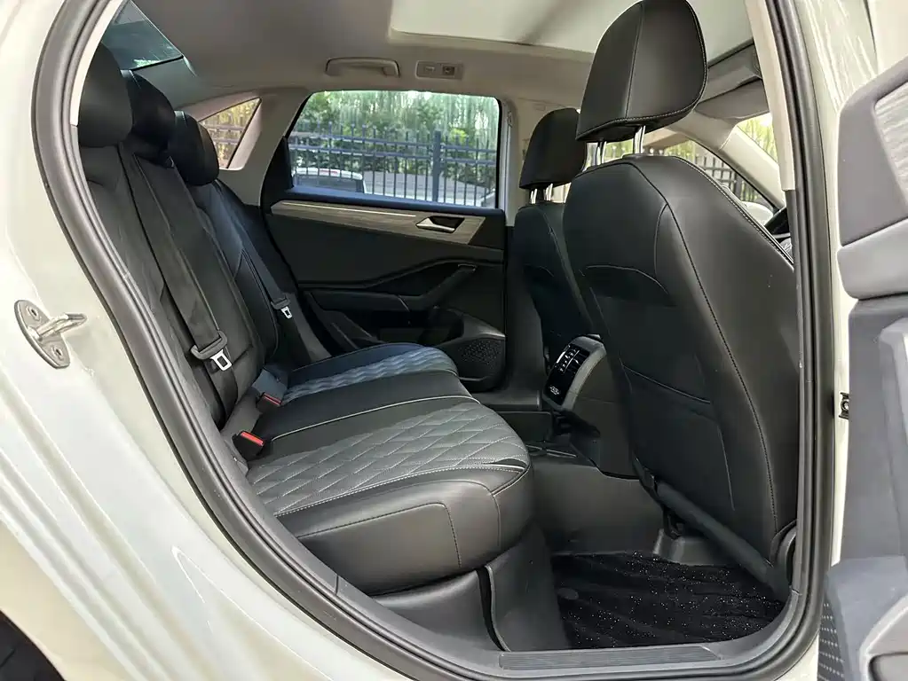 Volkswagen Sagitar — миниатюра 16