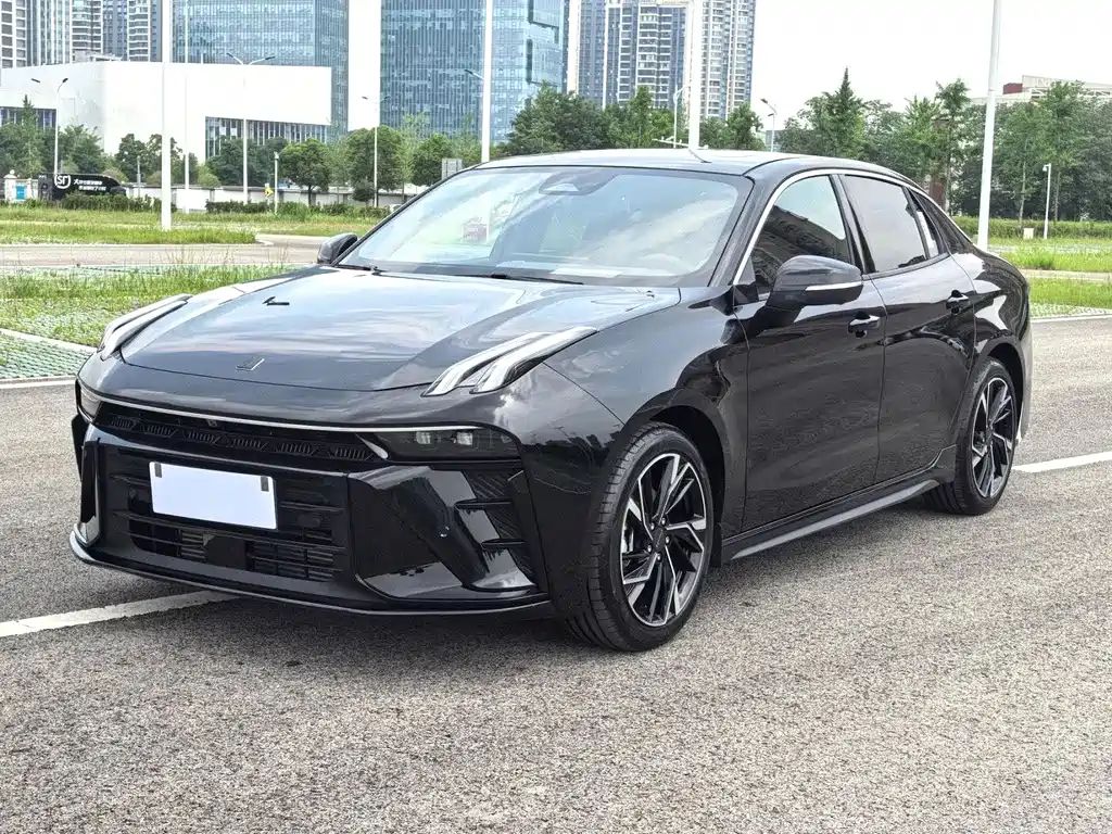 Lynk & Co 03