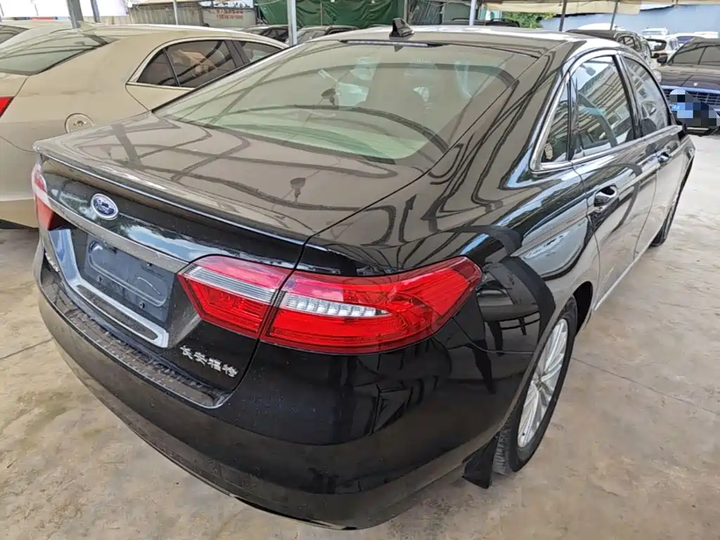 Ford Taurus — миниатюра 7
