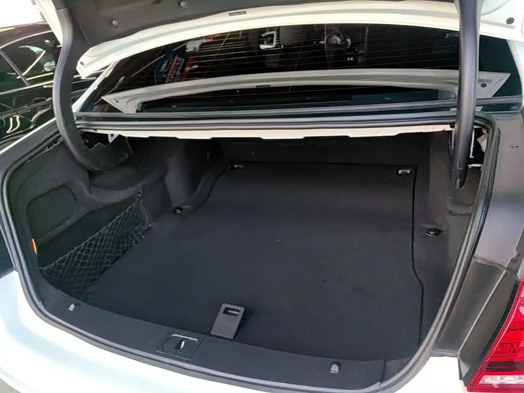 Mercedes-Benz E-Class — миниатюра 19