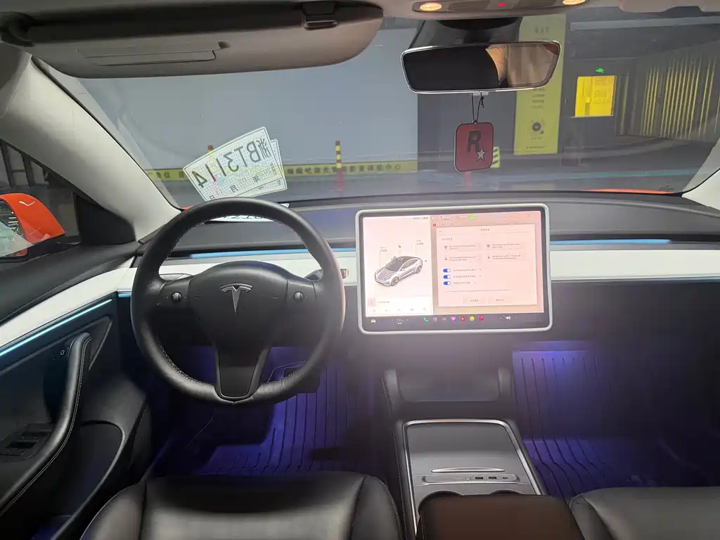 Tesla Model 3 — миниатюра 7