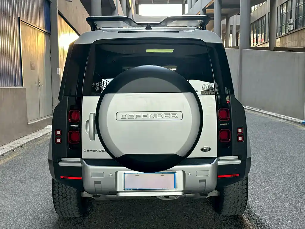 Land Rover Defender — миниатюра 3