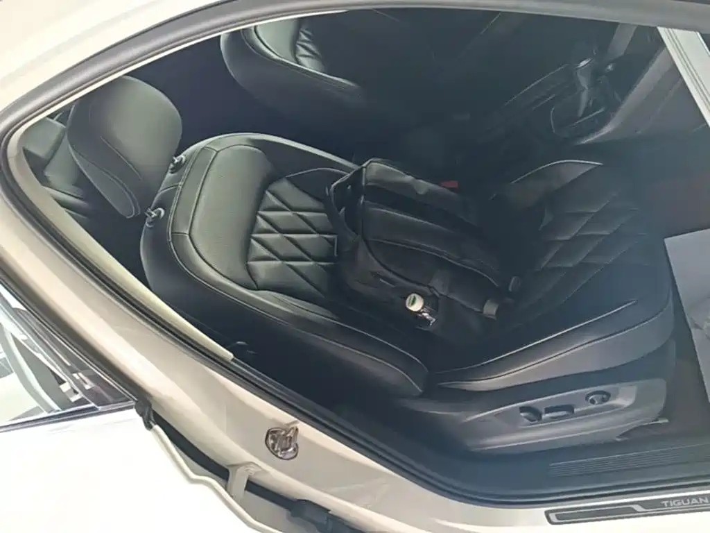 Volkswagen Tiguan L — миниатюра 25