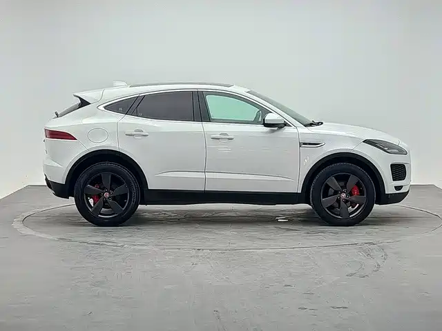 Jaguar E-PACE — миниатюра 4