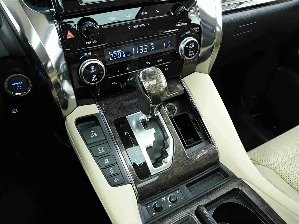 Toyota Vellfire — миниатюра 10